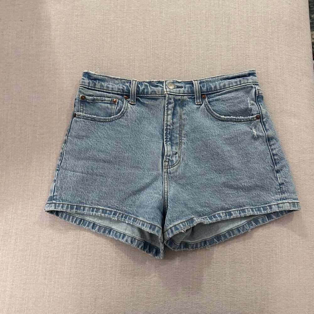 Abercrombie Mom shorts, high rise. Size 8.